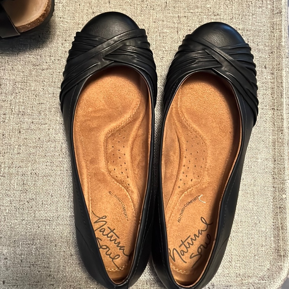 Women’s size 8.5 black flats